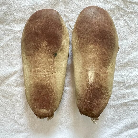 Minnetonka Style Beaded Leather Moccasins - Picture 8 of 13